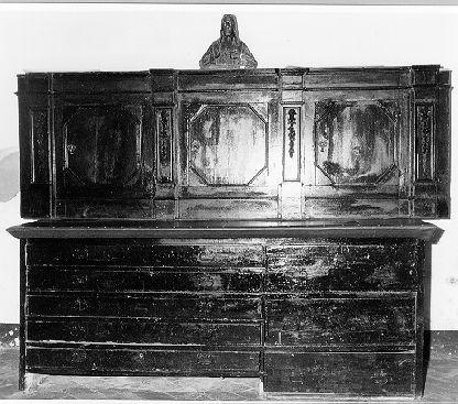 mobile da sacrestia con alzata - bottega italiana (sec. XVIII)