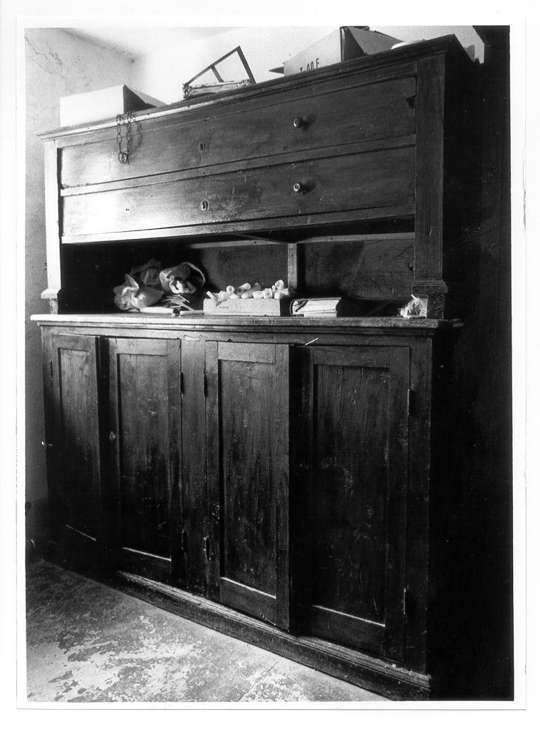 mobile da sacrestia con alzata - ambito lunigianese (sec. XVIII)