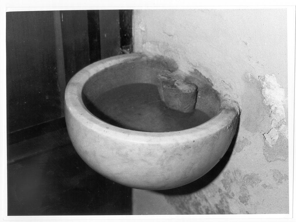 acquasantiera da parete, serie - bottega apuana (sec. XVIII)