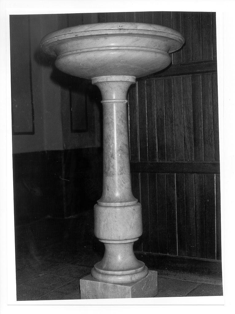 acquasantiera - a fusto - bottega apuana (secc. XVIII/ XIX)