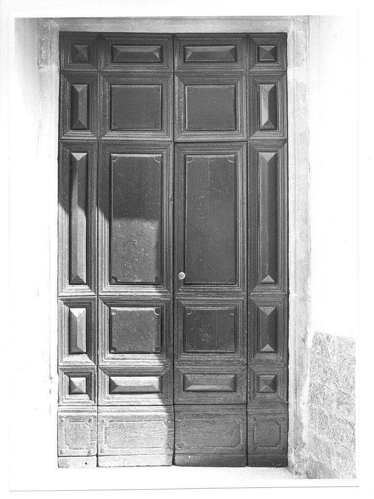 porta - a due battenti - ambito lunigianese (secc. XVIII/ XIX)