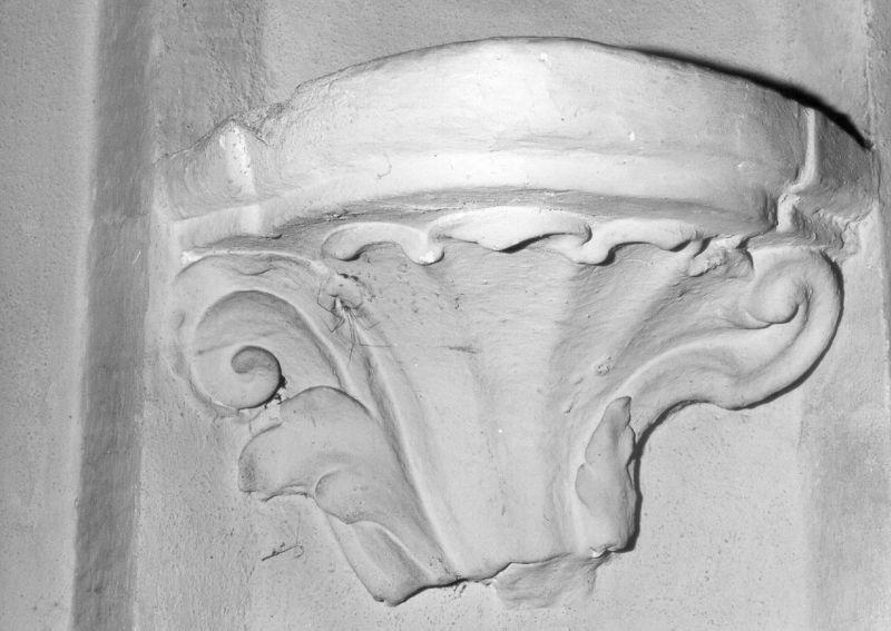 mensola - angolare - ambito lunigianese (seconda metà sec. XVIII)