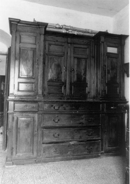 mobile da sacrestia con alzata - ambito lunigianese (prima metà sec. XIX)