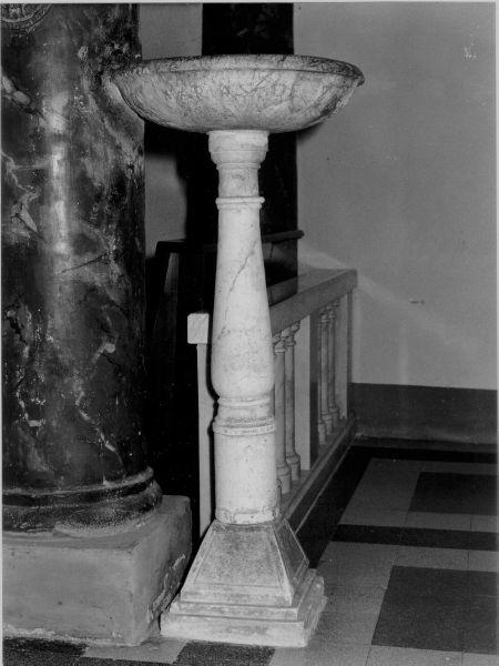 acquasantiera - a fusto - bottega toscana (metà sec. XVI)