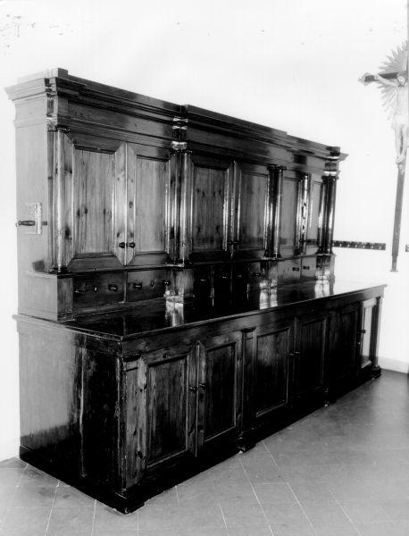 armadio da sacrestia - ambito versiliese (ultimo quarto sec. XIX)