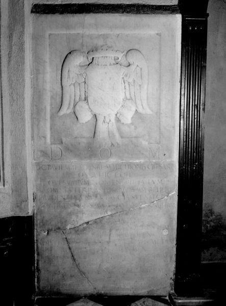 lastra tombale - ambito lunigianese (sec. XVI)