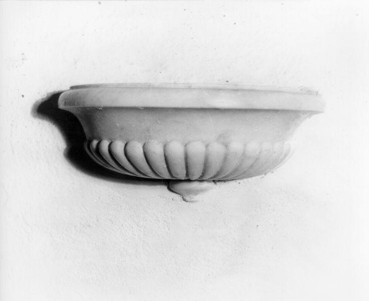 acquasantiera da parete - bottega toscana (sec. XVIII)