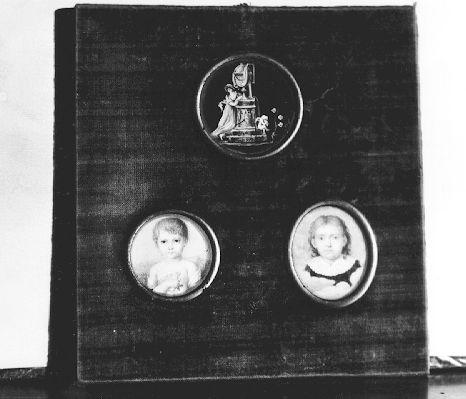 ritratto di giovane donna con stele/ ritratti di due bambini (miniatura, serie) - ambito italiano (fine sec. XVIII)