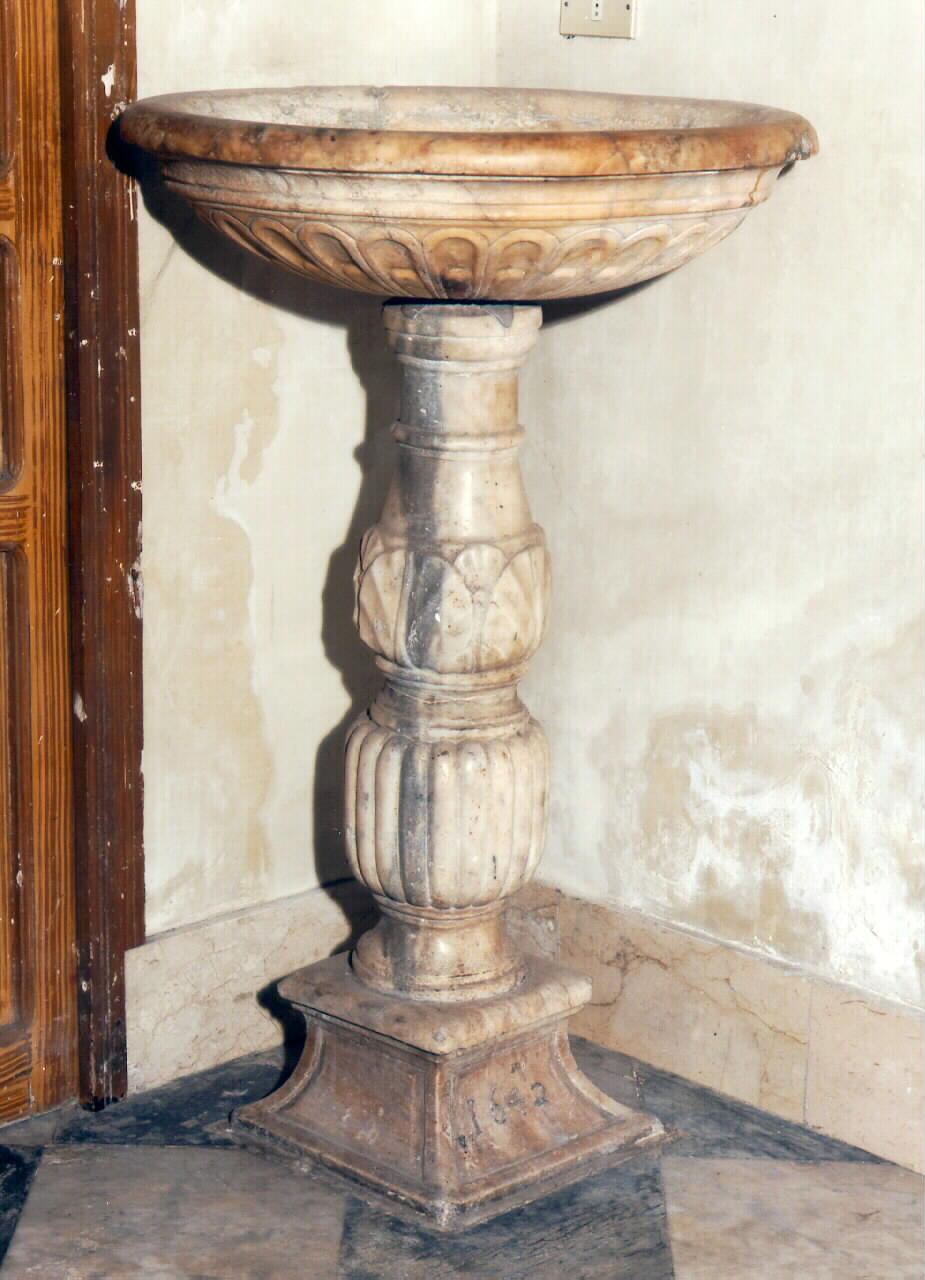 acquasantiera - a fusto - ambito siciliano (sec. XVII)