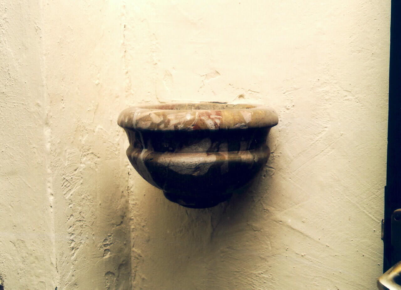 acquasantiera da parete - ambito siciliano (Seconda metà sec. XVIII)