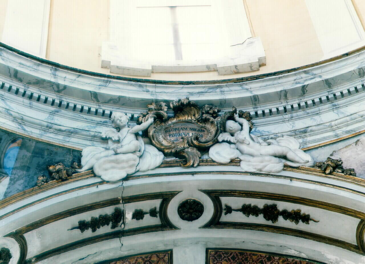 angeli reggicartella (rilievo, serie) - ambito siciliano (Prima metà sec. XVIII)