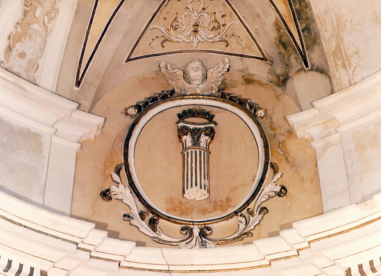 medaglione tra motivi fitomorfi con cherubino e colonna coronata al centro (rilievo) - ambito siciliano (Seconda metà sec. XVIII)