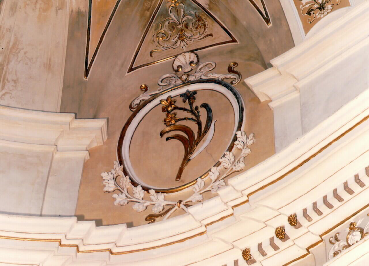 medaglione tra motivi fitomorfi e giglio al centro (rilievo) - ambito siciliano (Seconda metà sec. XVIII)