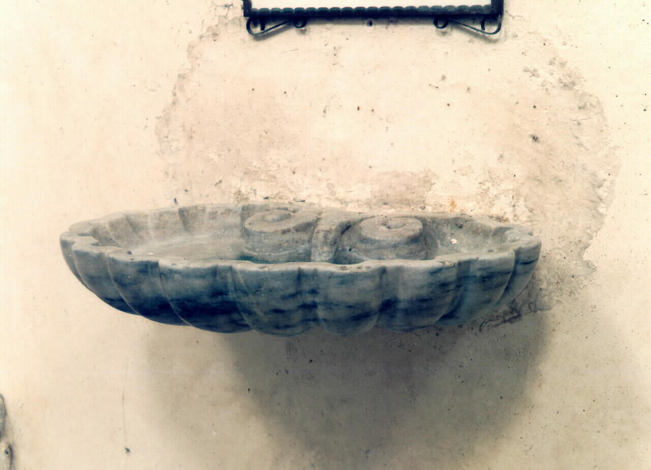 acquasantiera - a conchiglia - ambito siciliano (Prima metà sec. XVIII)