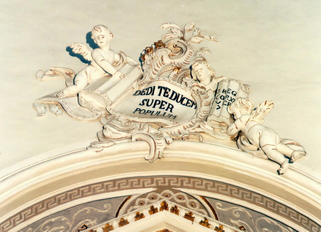 angeli reggicartiglio (rilievo) - ambito siciliano (Seconda metà sec. XVIII)