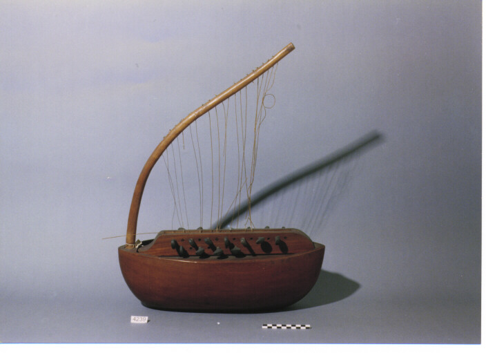 STRUMENTO MUSICALE CORDOFONO