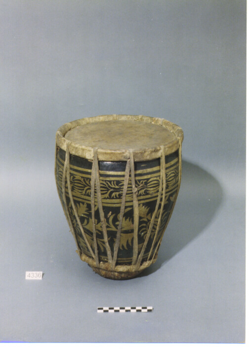 STRUMENTO MUSICALE A PERCUSSIONE