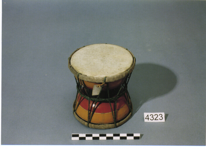 STRUMENTO MUSICALE A PERCUSSIONE