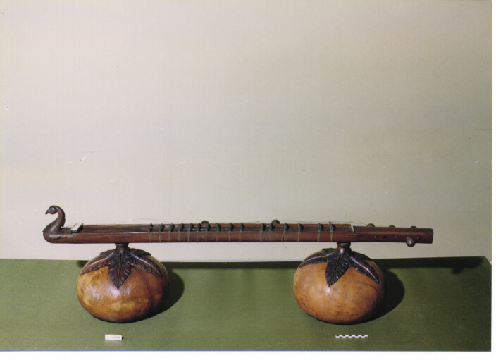 STRUMENTO MUSICALE CORDOFONO