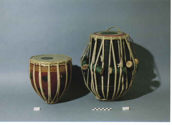 STRUMENTO MUSICALE A PERCUSSIONE