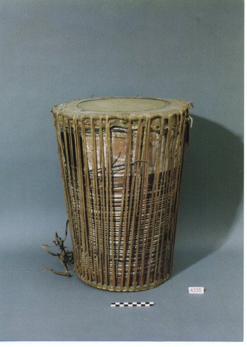 STRUMENTO MUSICALE A PERCUSSIONE