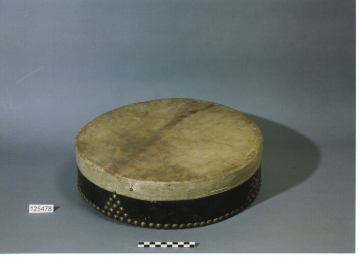 STRUMENTO MUSICALE A PERCUSSIONE