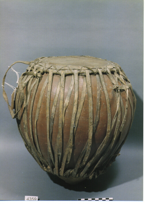 STRUMENTO MUSICALE A PERCUSSIONE