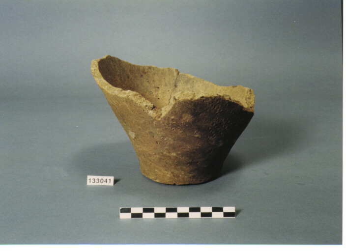 FONDO PIANO E PARETI DI VASO (FRAMMENTO)