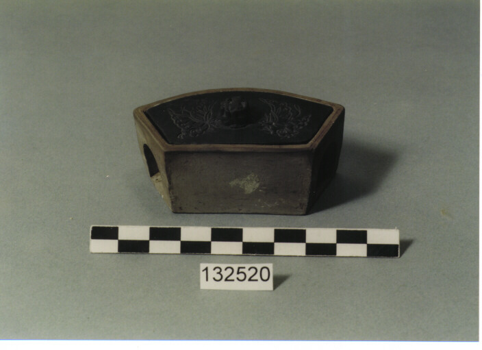 NASCONDIGLIO PER GRILLI / COPERCHIO