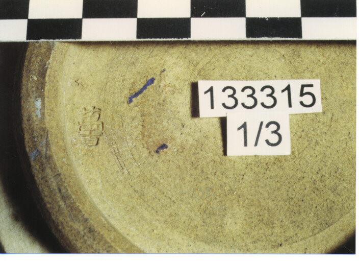 TAZZA CON COPERCHIO E BASE