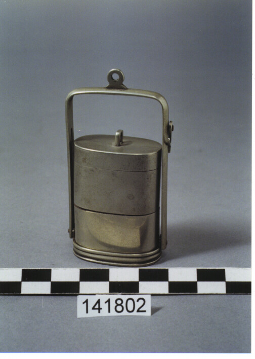 SCATOLE SOVRAPPOSTE CON CHIUSURA E COPERCHIO