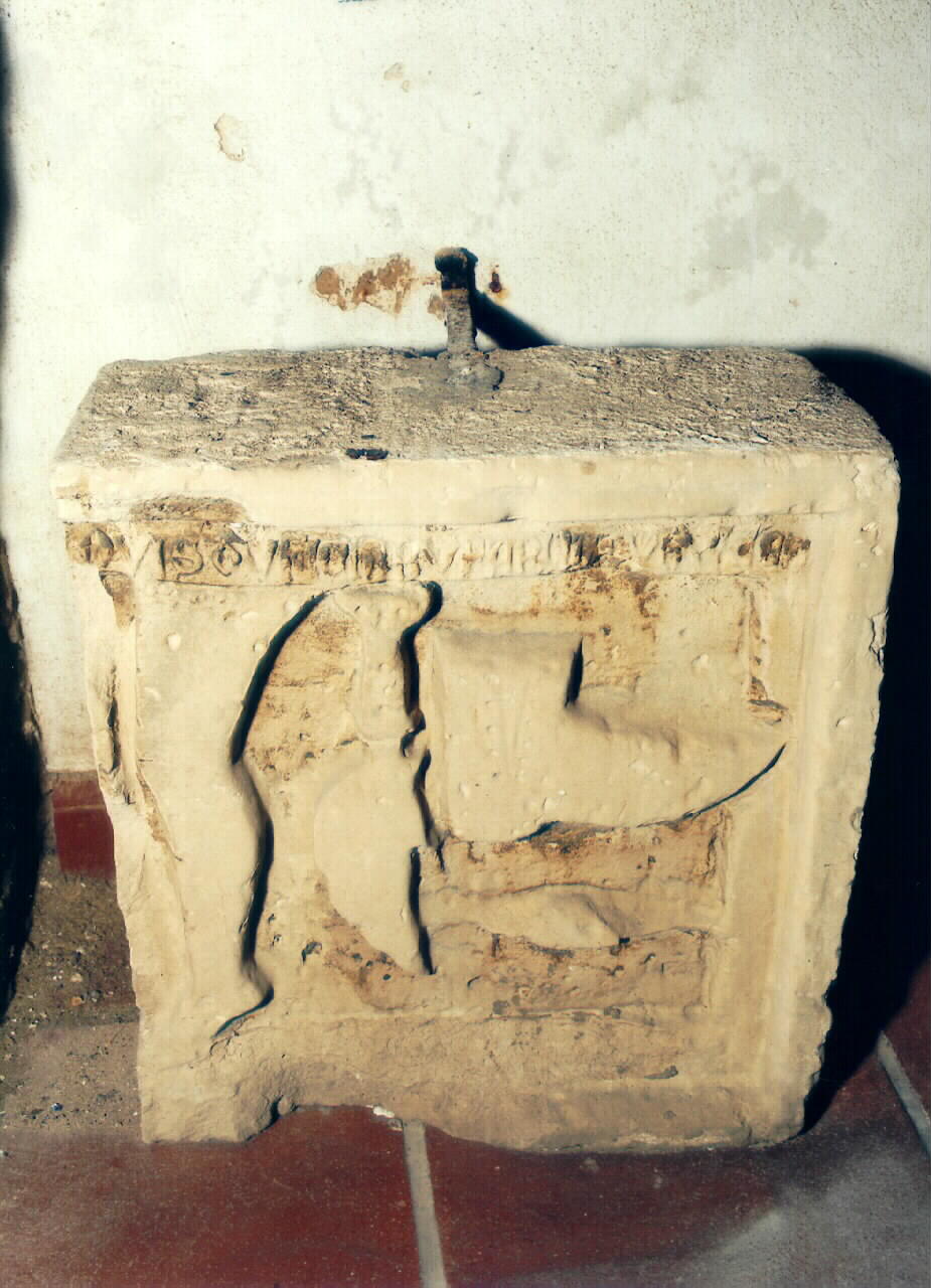 raffigurazione del mestiere del calzolaio (formella a rilievo) - ambito siciliano (Seconda metà sec. XIV)