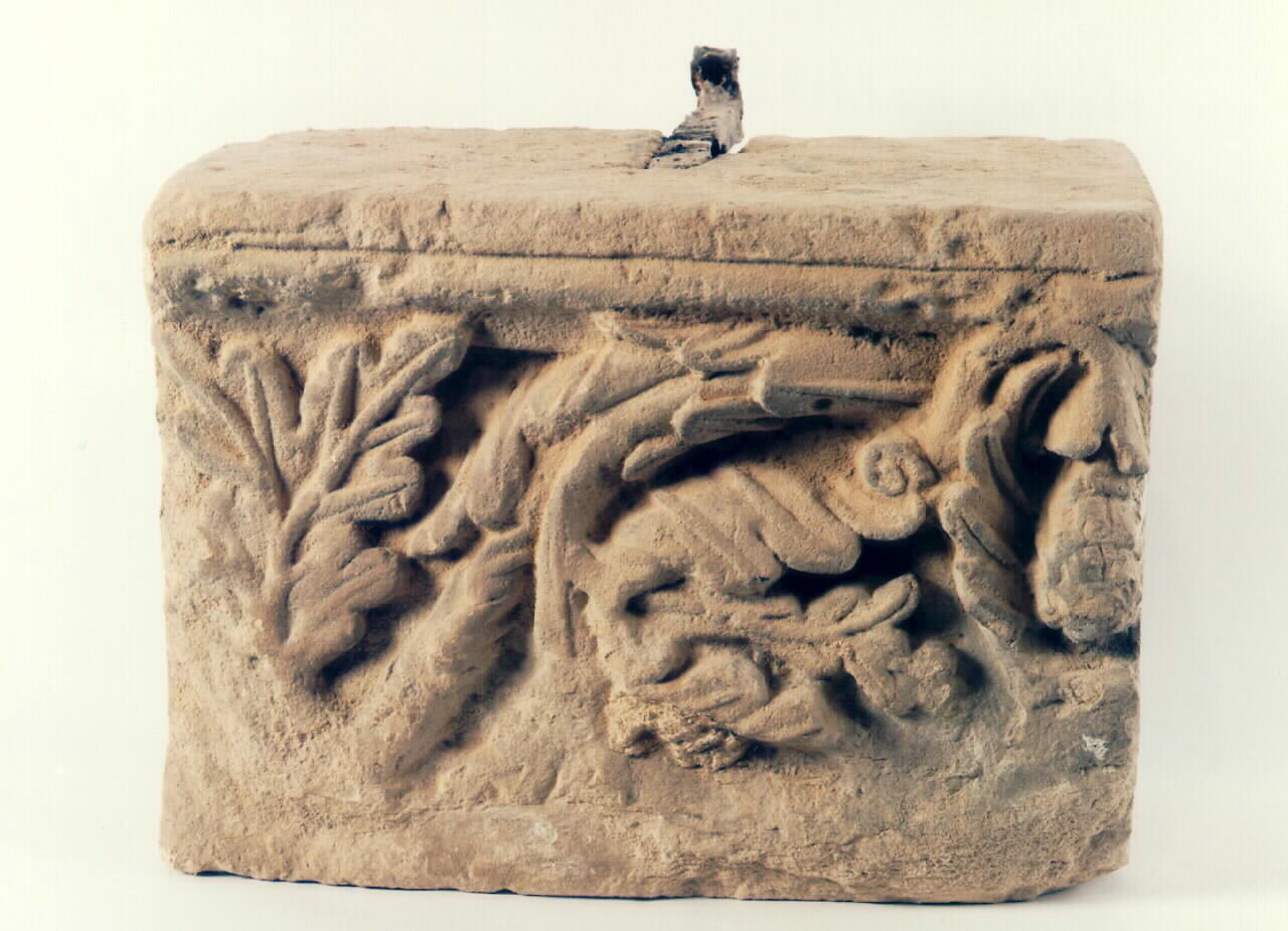 fregio a rilievo, frammento - ambito siciliano (sec. XVII)