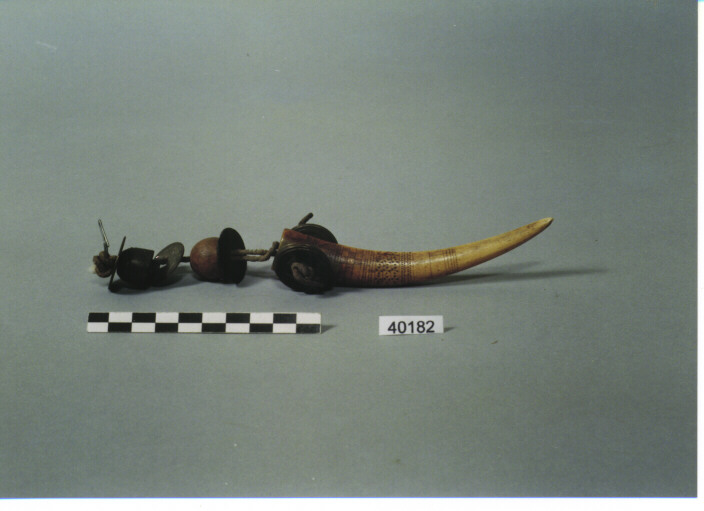 ORNAMENTO PER SACCO - KACHIN CAURI