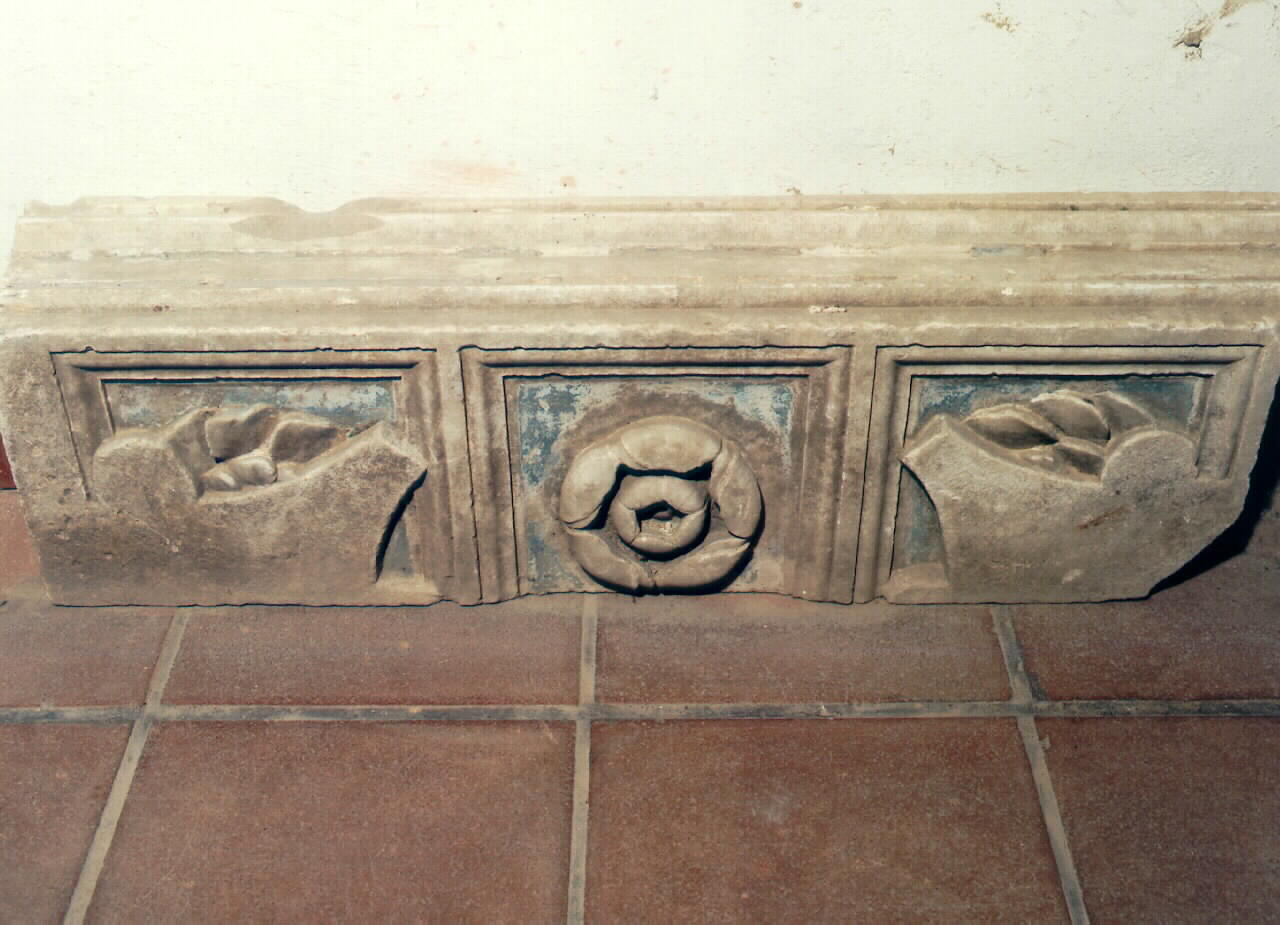 elemento di decorazione architettonica, frammento - ambito siciliano (Fine/inizio secc. XVI/ XVII)