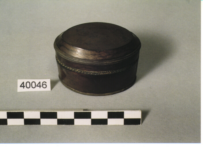 CONTENITORE CON COPERCHIO