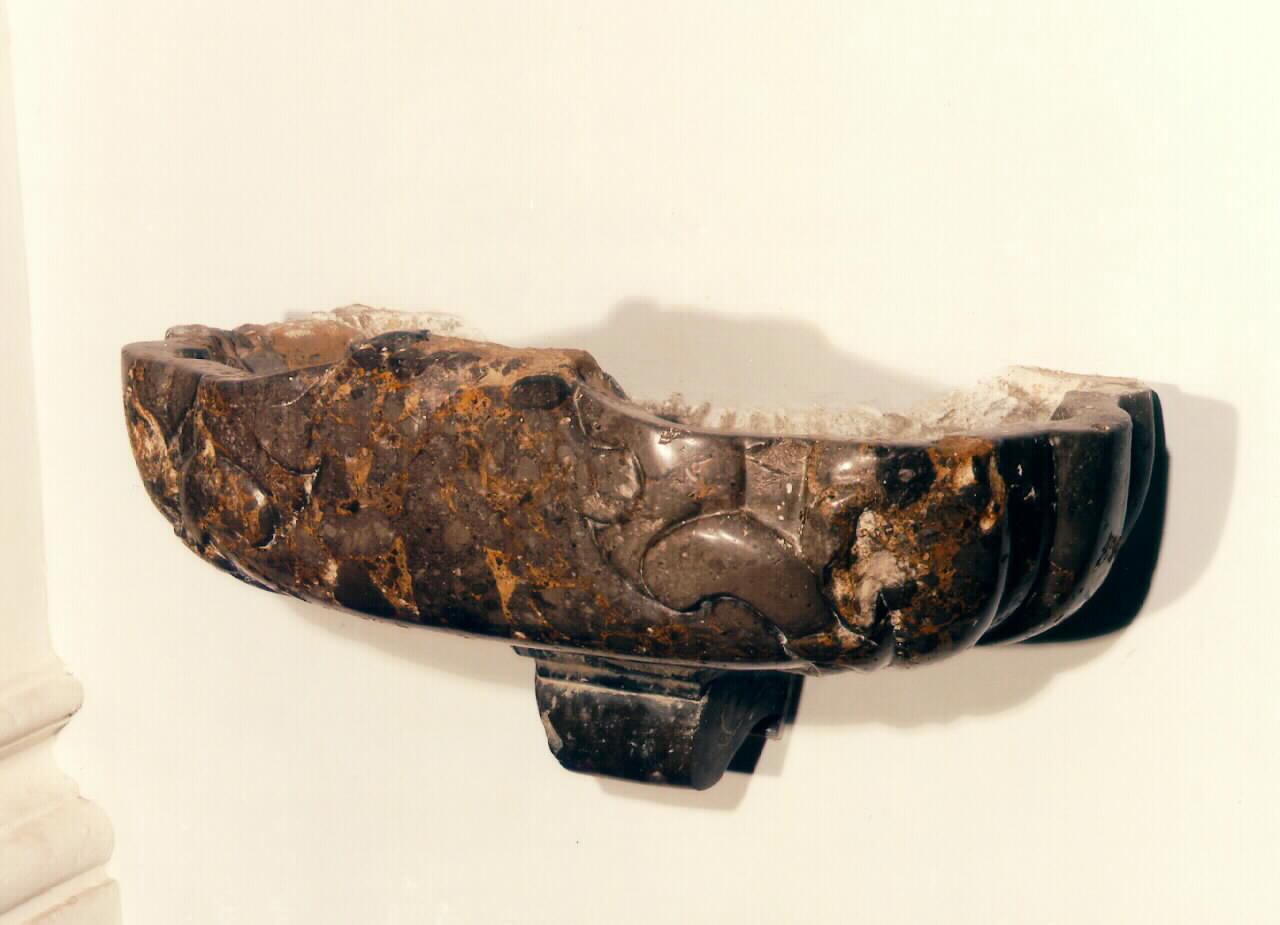 acquasantiera da parete - ambito siciliano (Seconda metà sec. XVII)