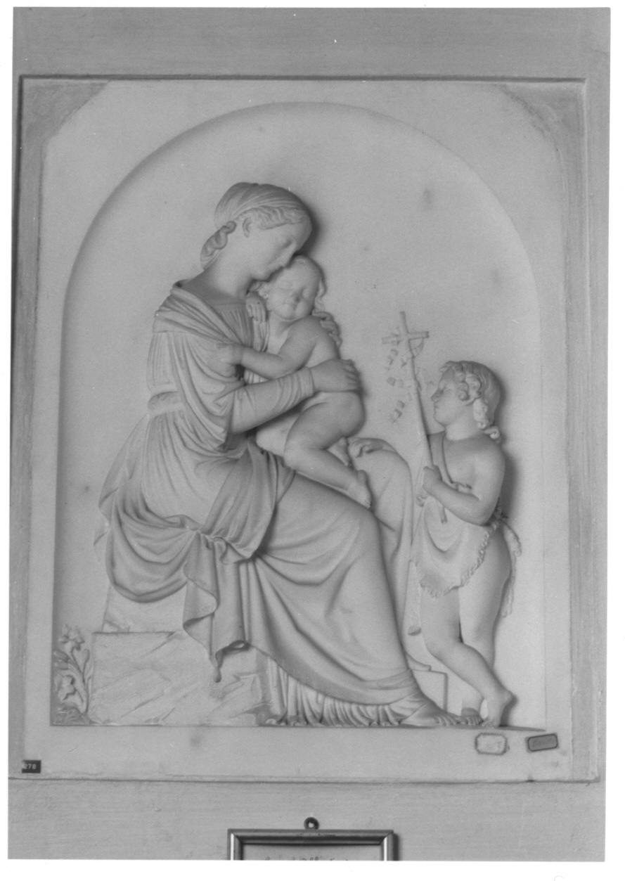Madonna con Bambino e San Giovannino (rilievo, opera isolata) di Albertoni Giovanni (prima metà sec. XIX)