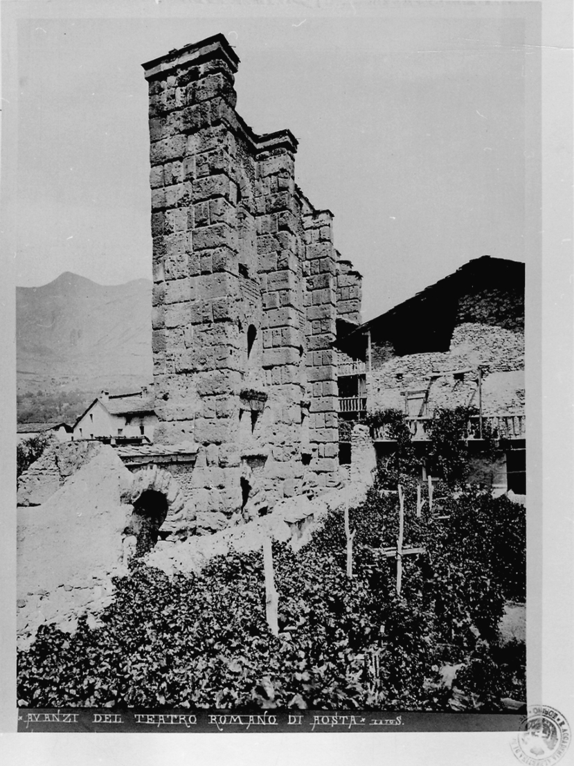 Aosta - Anfiteatro (positivo) di Ecclesia Vittorio (seconda metà XIX)