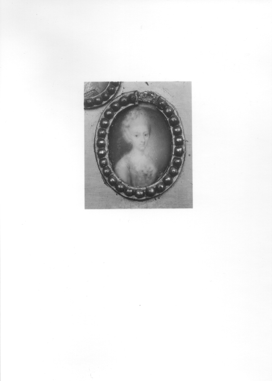 ritratto di nobildonna (miniatura, elemento d'insieme) - ambito piemontese (prima metà sec. XIX)