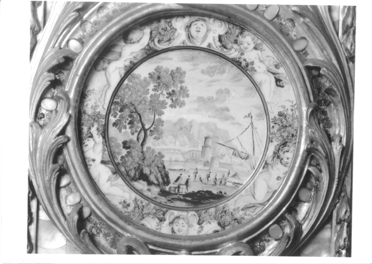 paesaggio marino con architetture (piatto, elemento d'insieme) di Grue Carlo Antonio (inizio sec. XVIII)