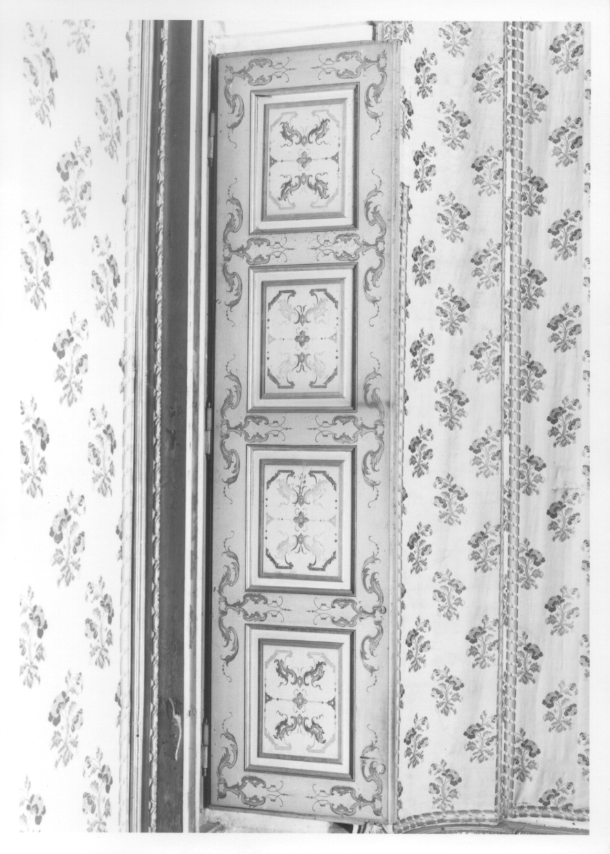 GROTTESCHE (scuro di finestra, opera isolata) di Pozzo Giovanni Pietro (attribuito), Pozzo Pietro Antonio (attribuito) (terzo quarto sec. XVIII)