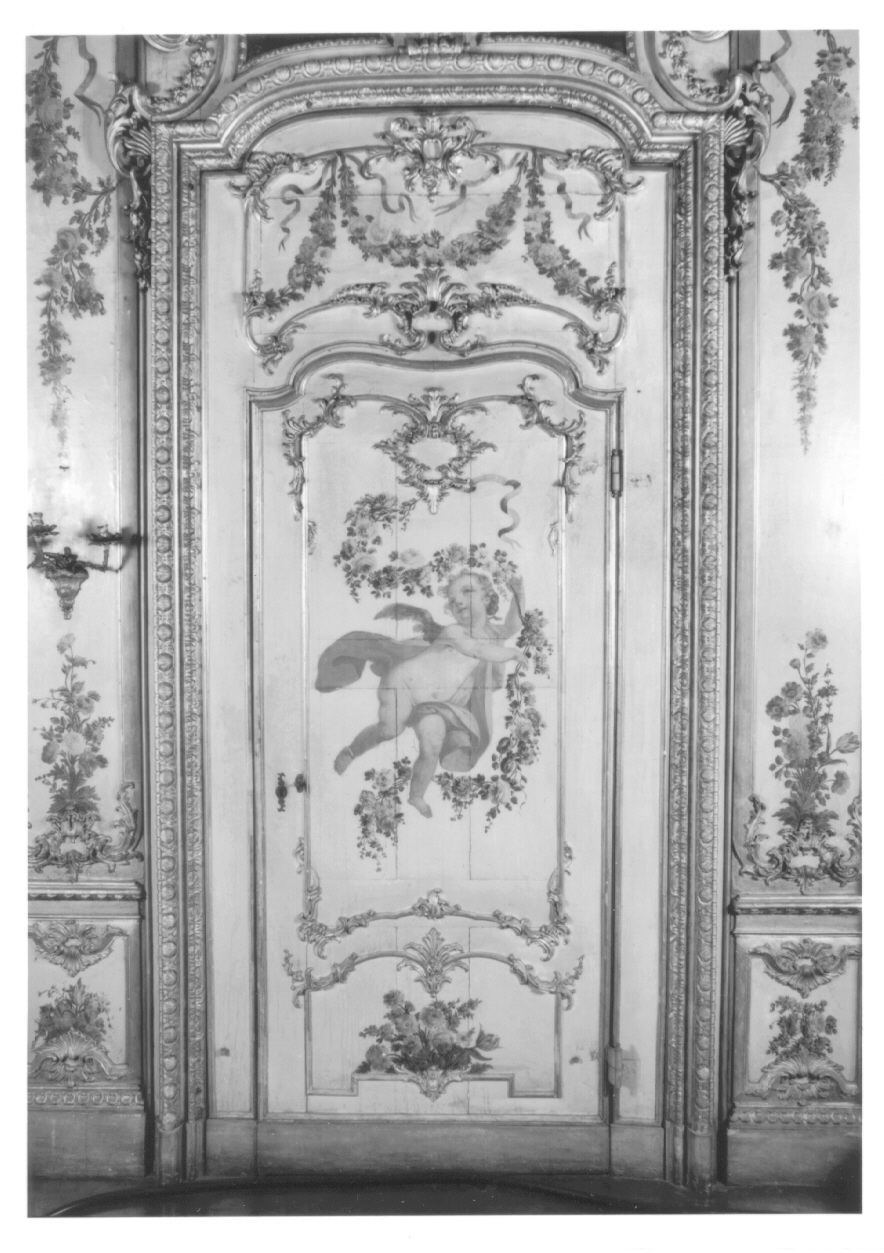 putto alato con ghirlanda di fiori (porta, opera isolata) di Beaumont Claudio Francesco (metà sec. XVIII)