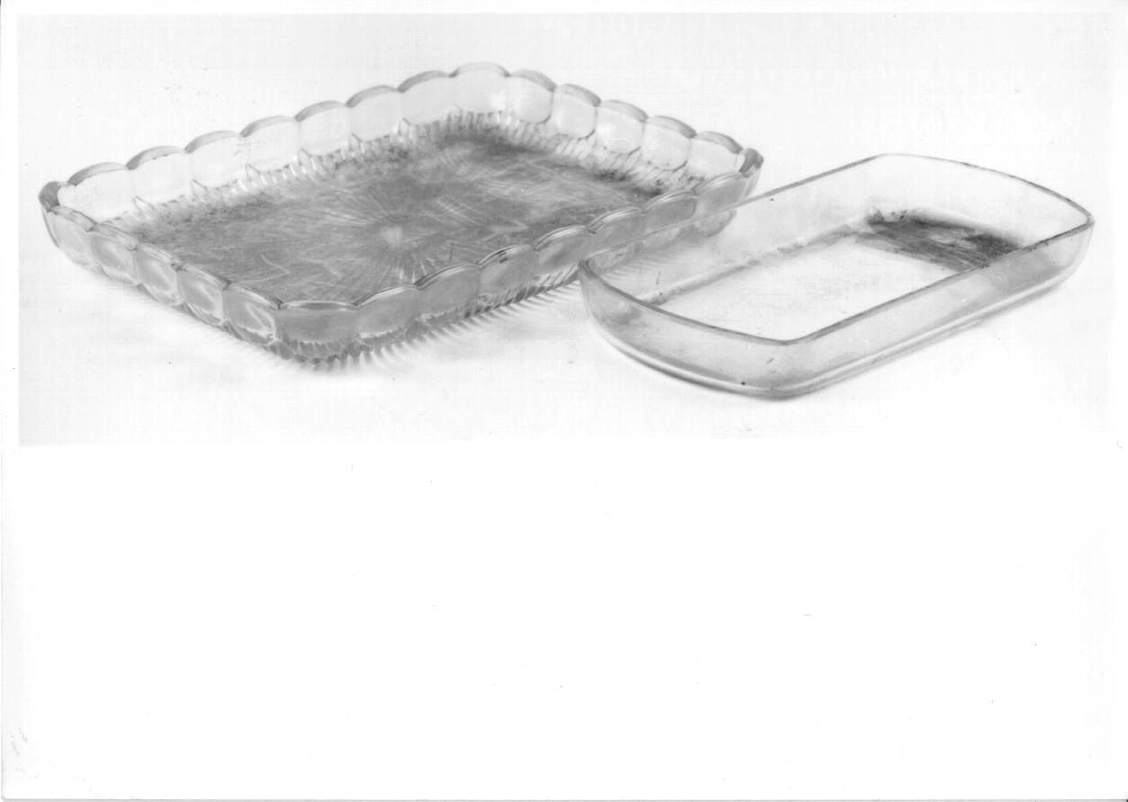 vassoio, opera isolata - produzione piemontese (secondo quarto sec. XX)