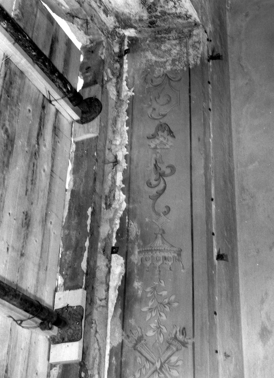 motivi decorativi a girali vegetali e scene a monocromo (decorazione pittorica, elemento d'insieme) - ambito piemontese (metà, metà sec. XVIII, sec. XX)