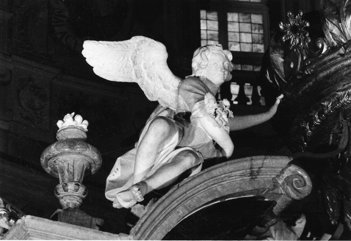 angelo con ghirlanda (scultura, opera isolata) di Gallo Francesco, Solari Bartolomeo (metà sec. XVIII)