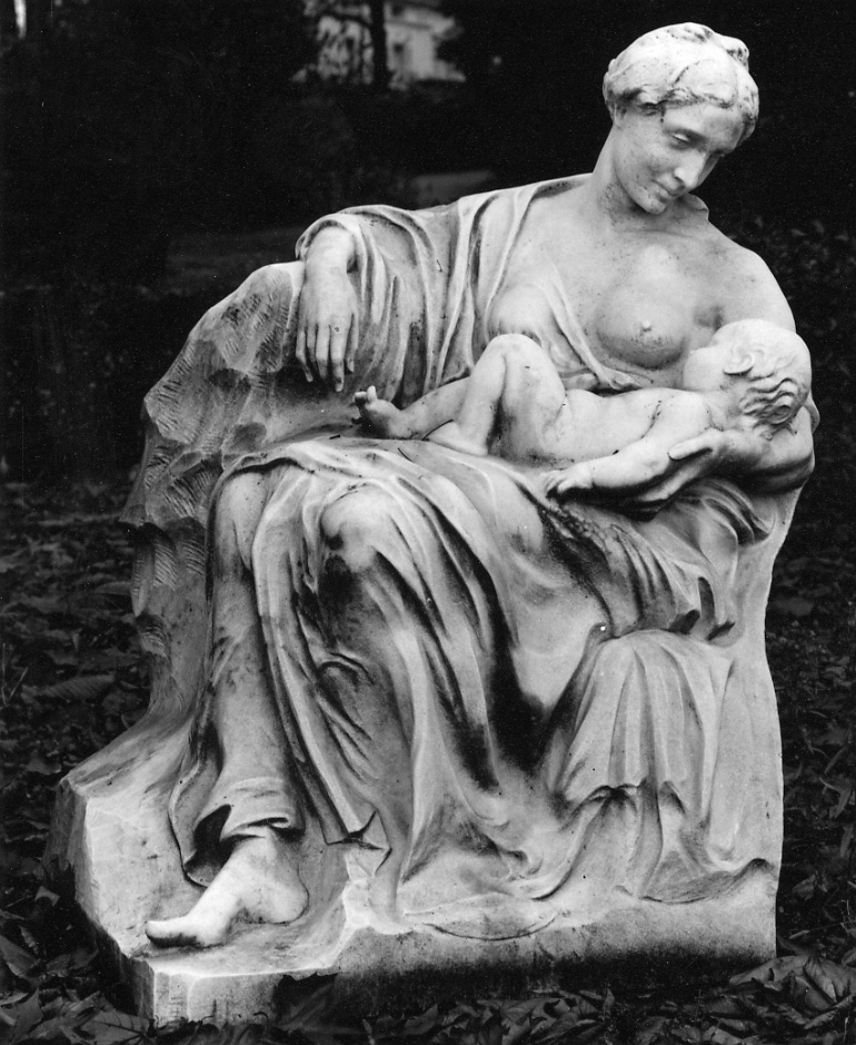 Maternità, figura femminile che allatta (scultura) di Rubino Edoardo (secondo quarto sec. XX)