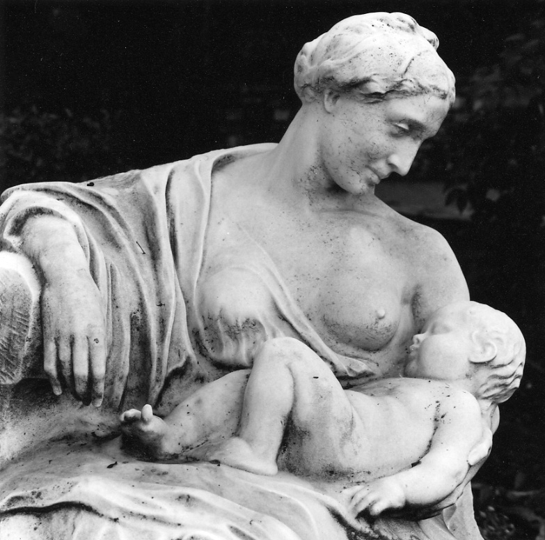 Maternità, figura femminile che allatta (scultura) di Rubino Edoardo (secondo quarto sec. XX)