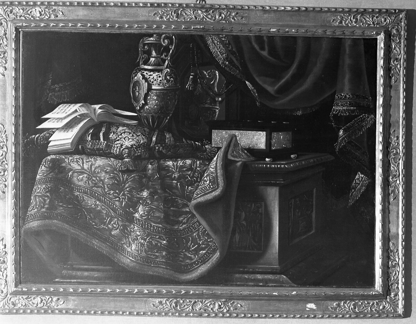 Natura morta con libro e specchio (dipinto, coppia) di Cittadini Pier Francesco (ultimo quarto sec. XVII)
