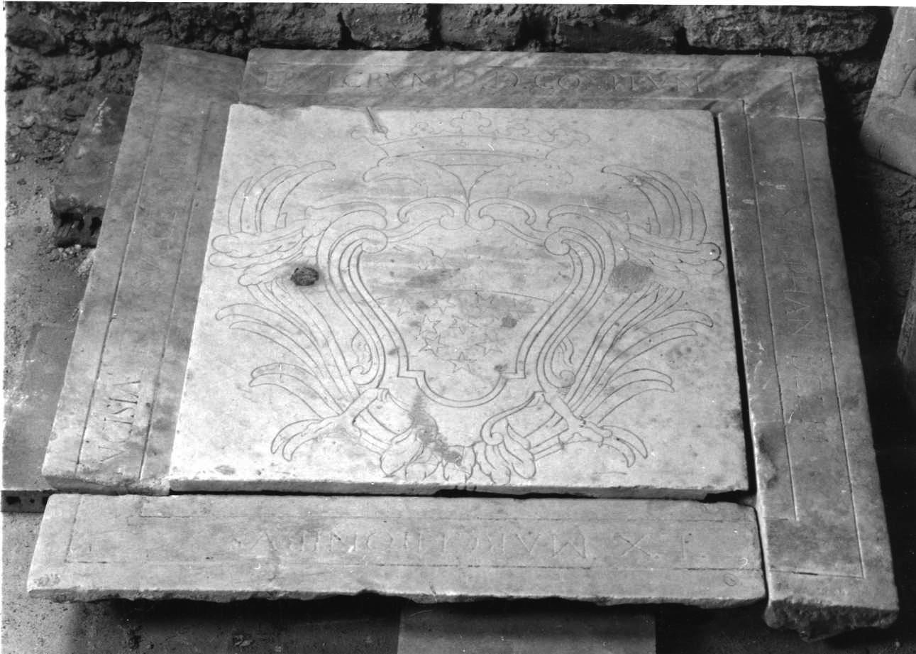 lapide tombale, opera isolata - bottega piemontese (secc. XV/ XVIII)